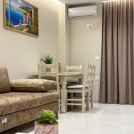 Beachfront Apartment With Balcony Vlora Kültér fotó