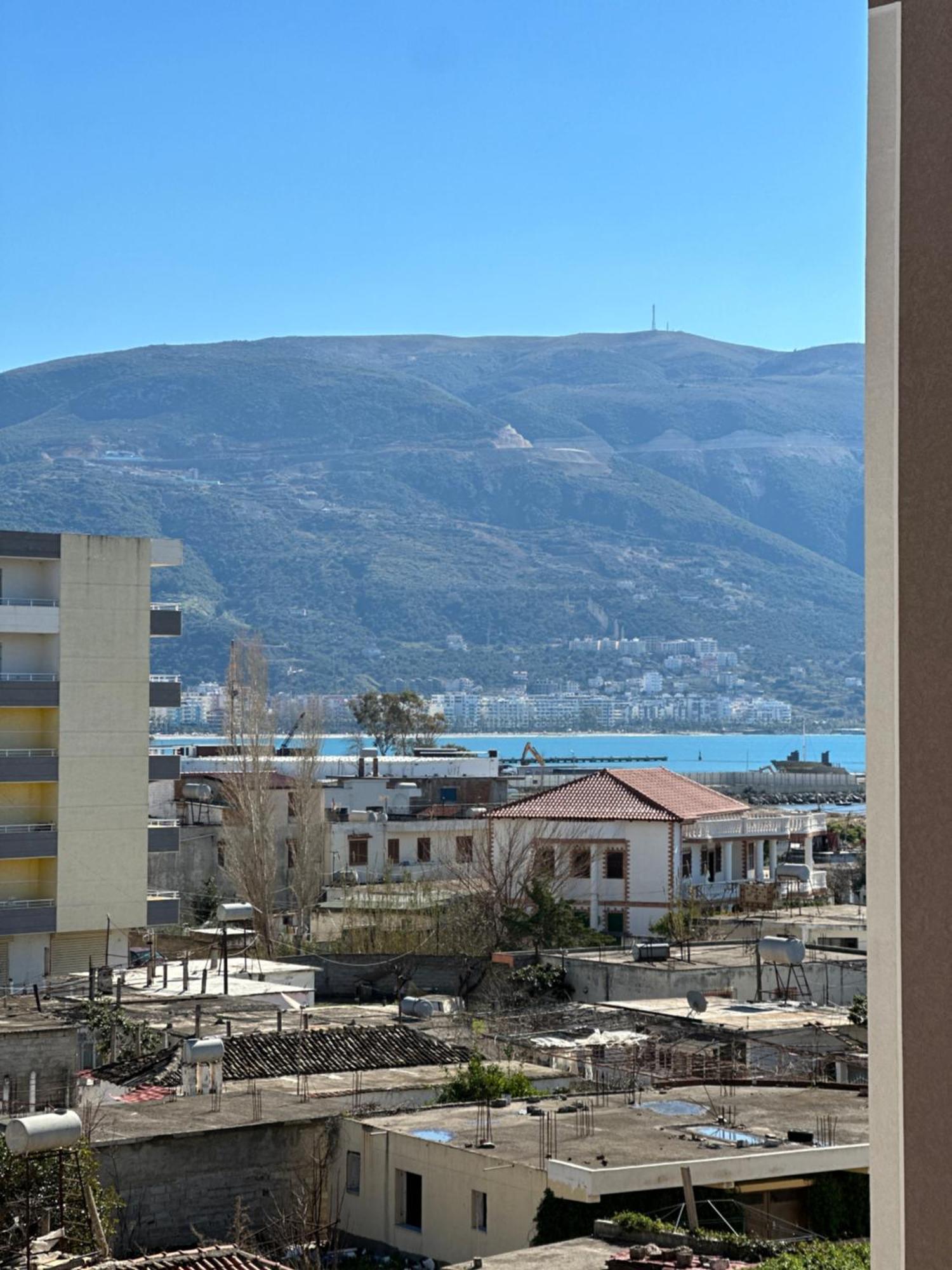 Beachfront Apartment With Balcony Vlora Kültér fotó
