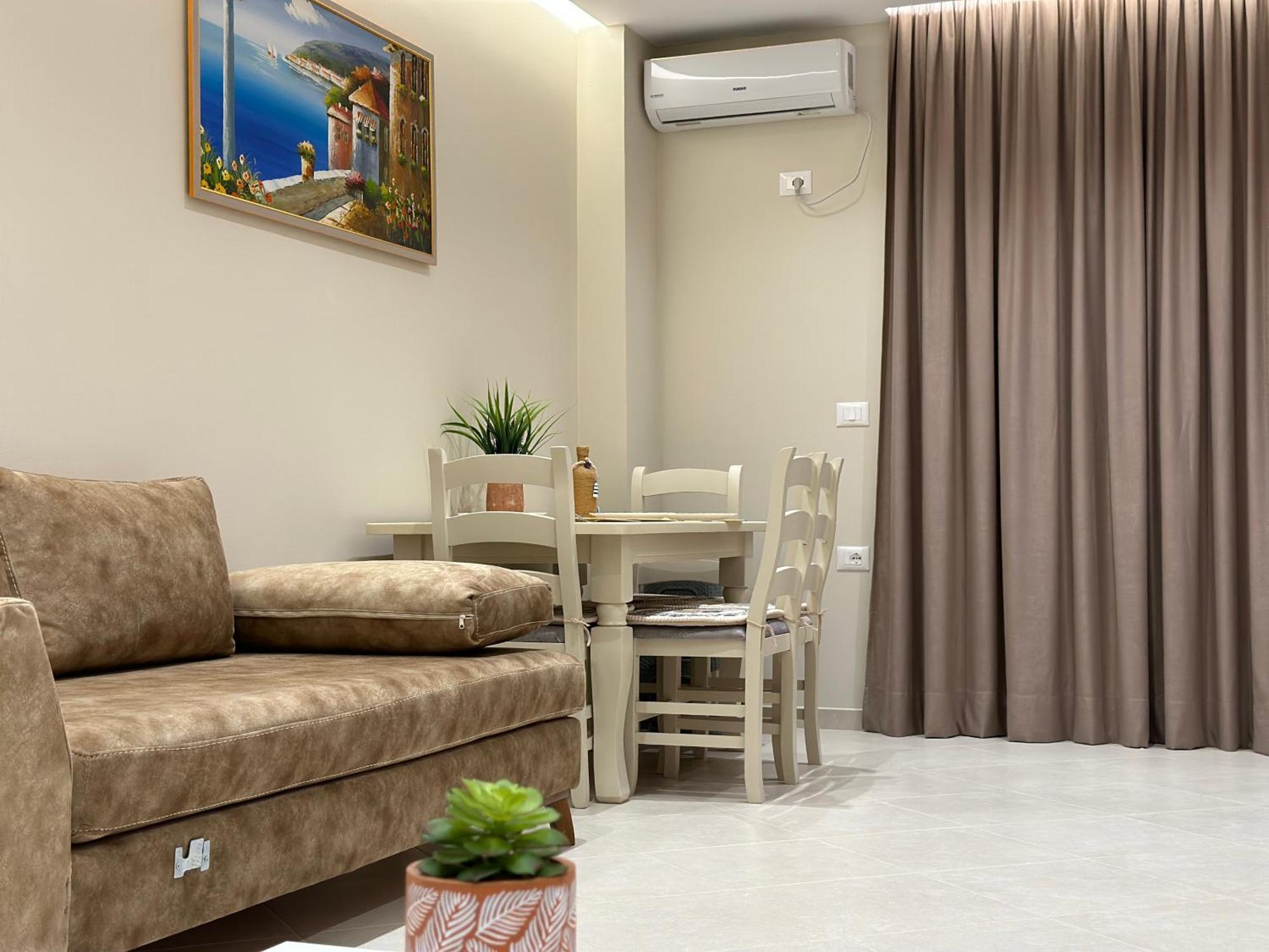 Beachfront Apartment With Balcony Vlora Kültér fotó