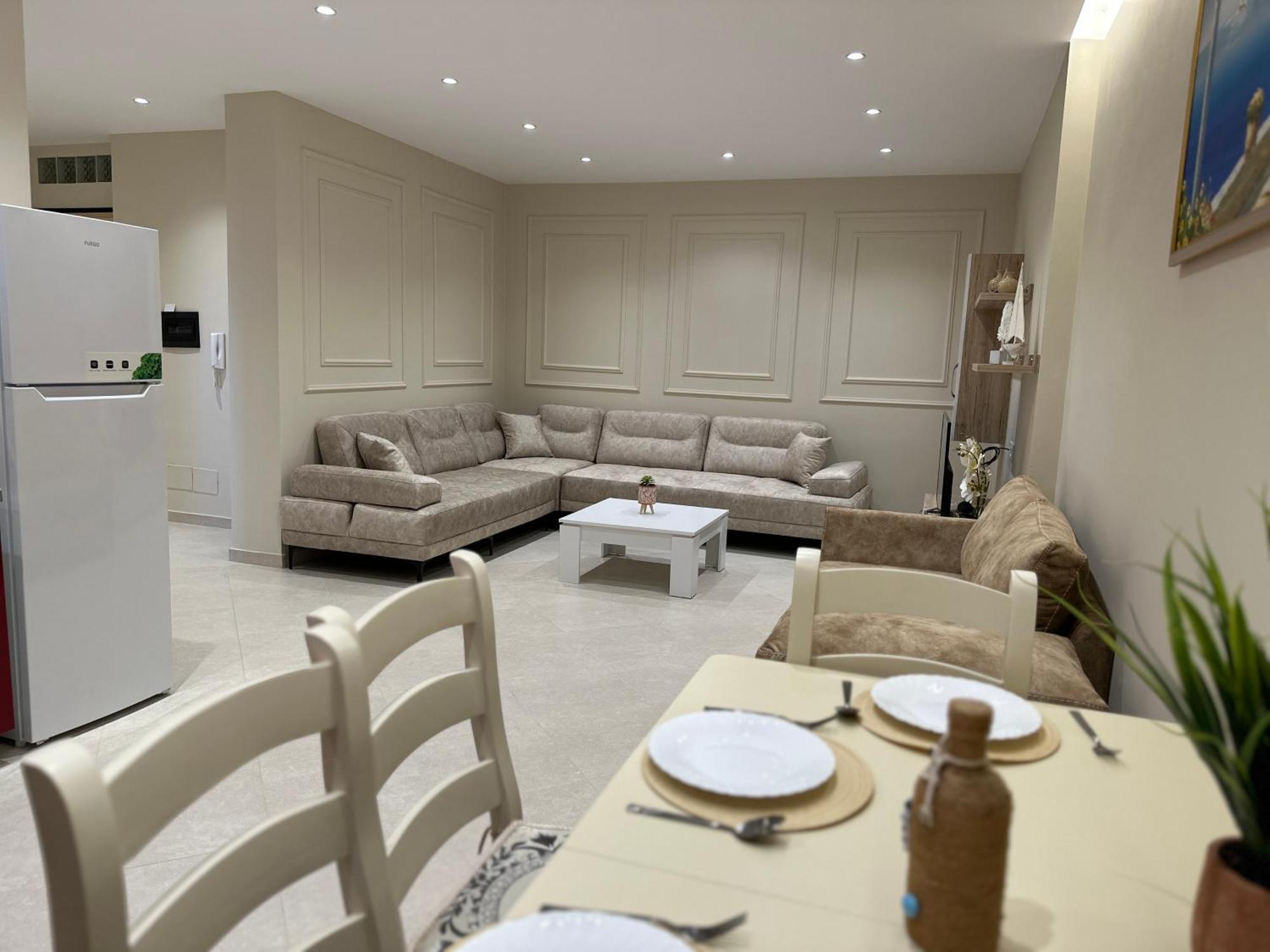 Beachfront Apartment With Balcony Vlora Kültér fotó
