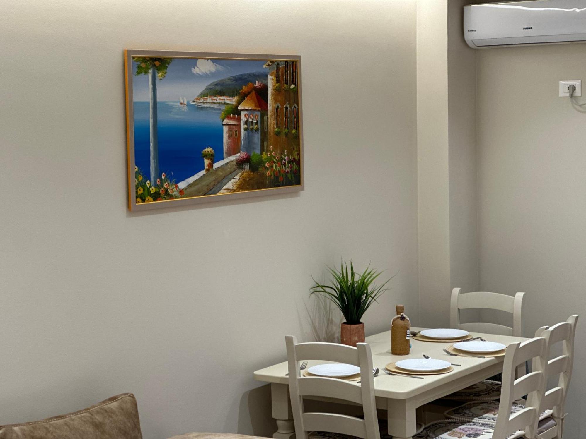 Beachfront Apartment With Balcony Vlora Kültér fotó