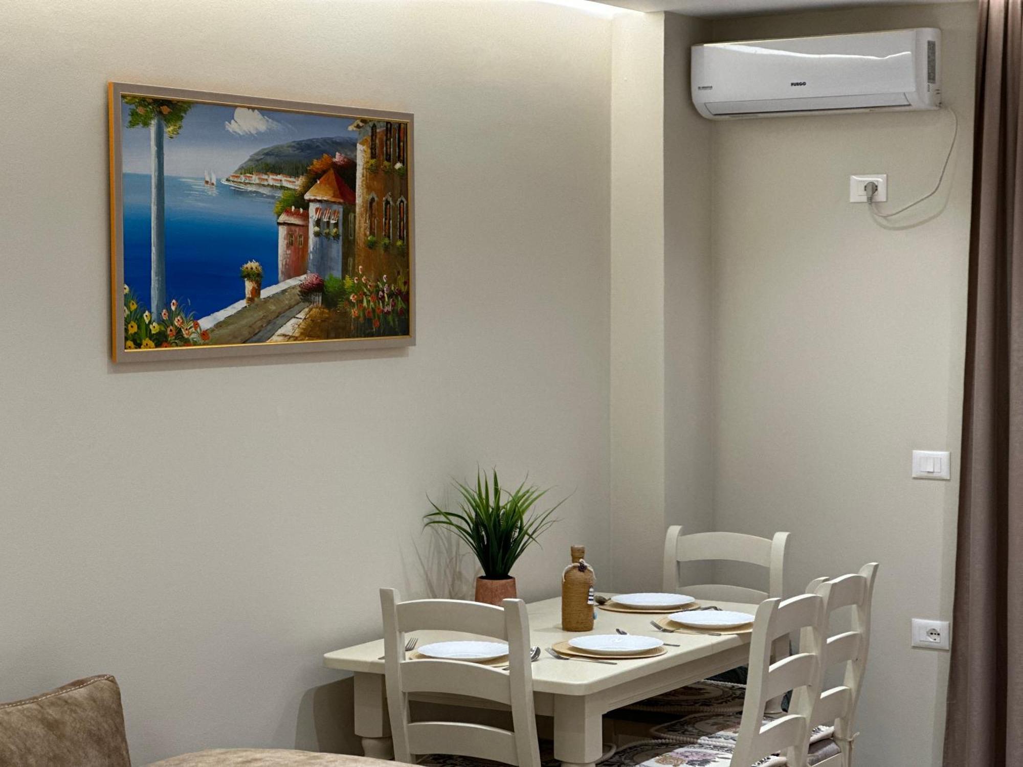 Beachfront Apartment With Balcony Vlora Kültér fotó