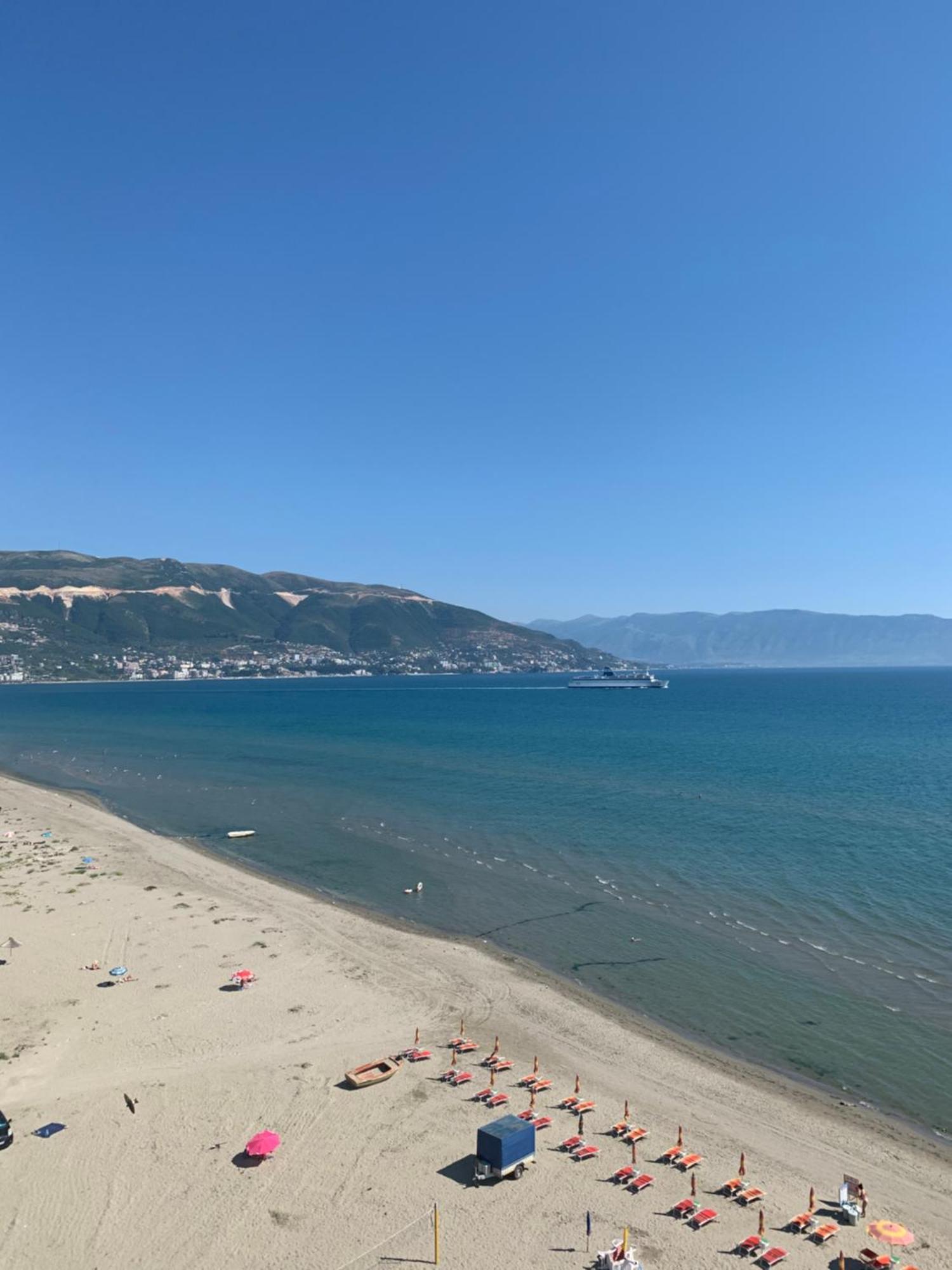 Beachfront Apartment With Balcony Vlora Kültér fotó